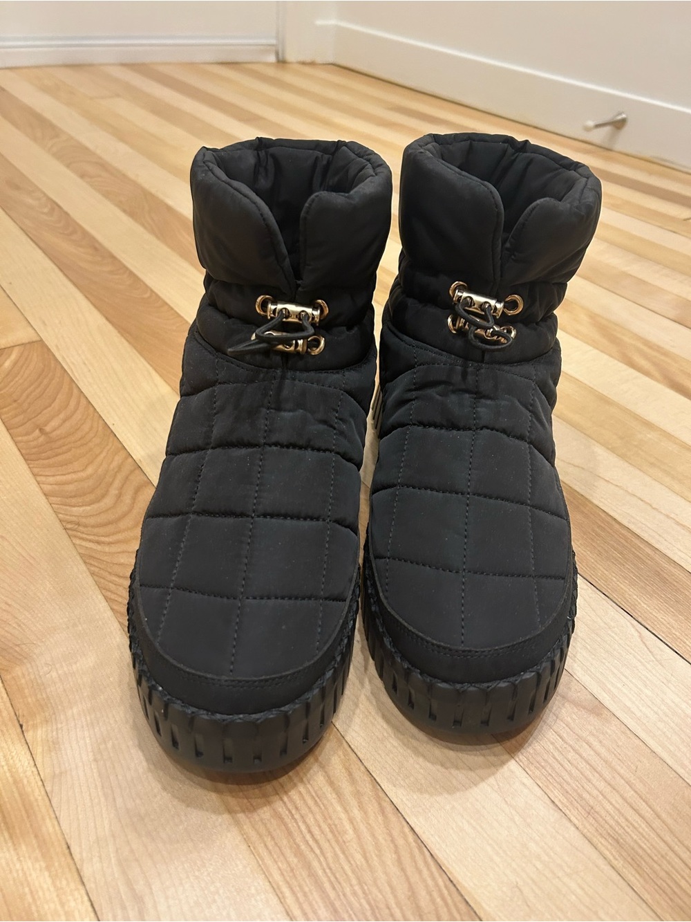 NEW - Isle Jacobsen Quilted Black Winter Bootie with Gold Accent